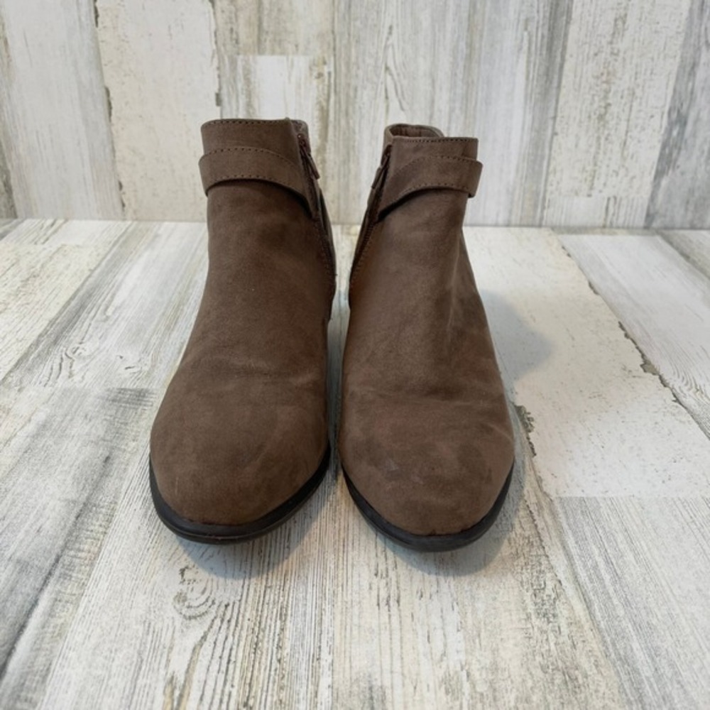 JustFab Women's‎ Brown Suede Ankle Booties Low Heel Zip Buckle Strap Size 8.5